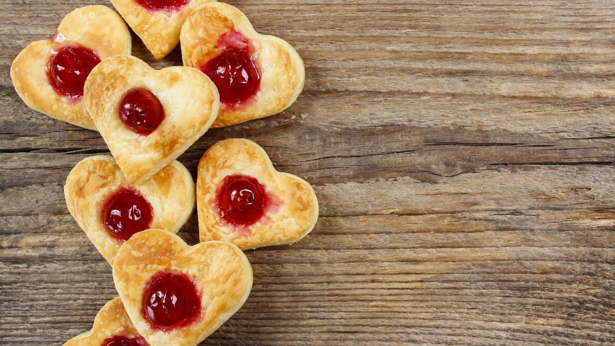 Kārtainās mīklas sirsniņas ar ievārījumu