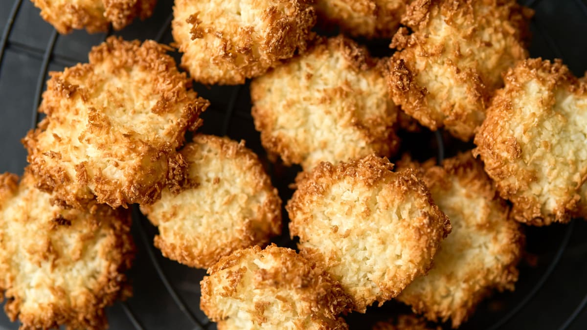 Bezcukura kokosriekstu skaidiņu cepumi