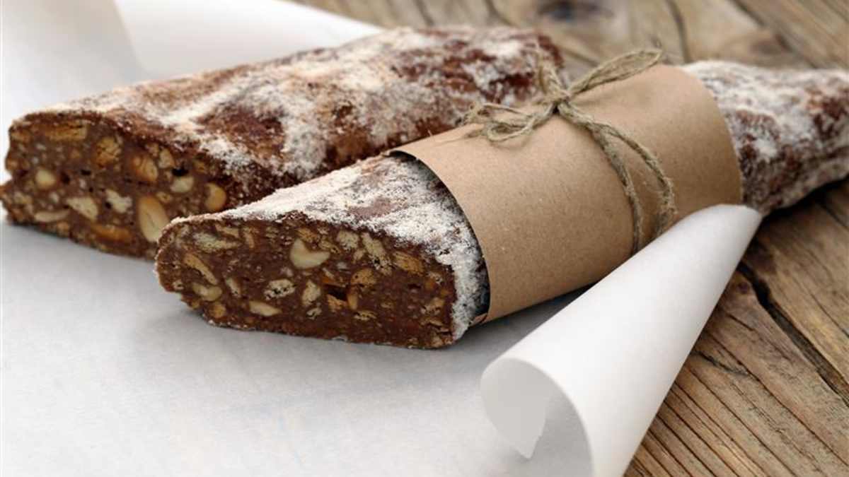 Šokolādes desa ar piparkūkām un pistācijām