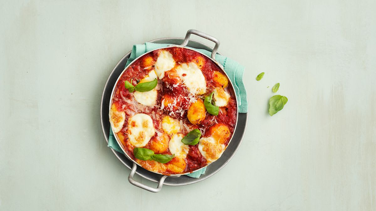 Ņoki (gnocchi) ar tomātiem un mocarellu