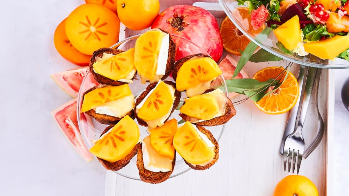 Hurmas un «Brie» siera karstās maizītes