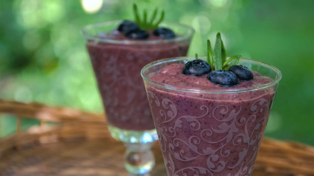 Smuuti mustikate, lehtkapsa ja rosmariiniga