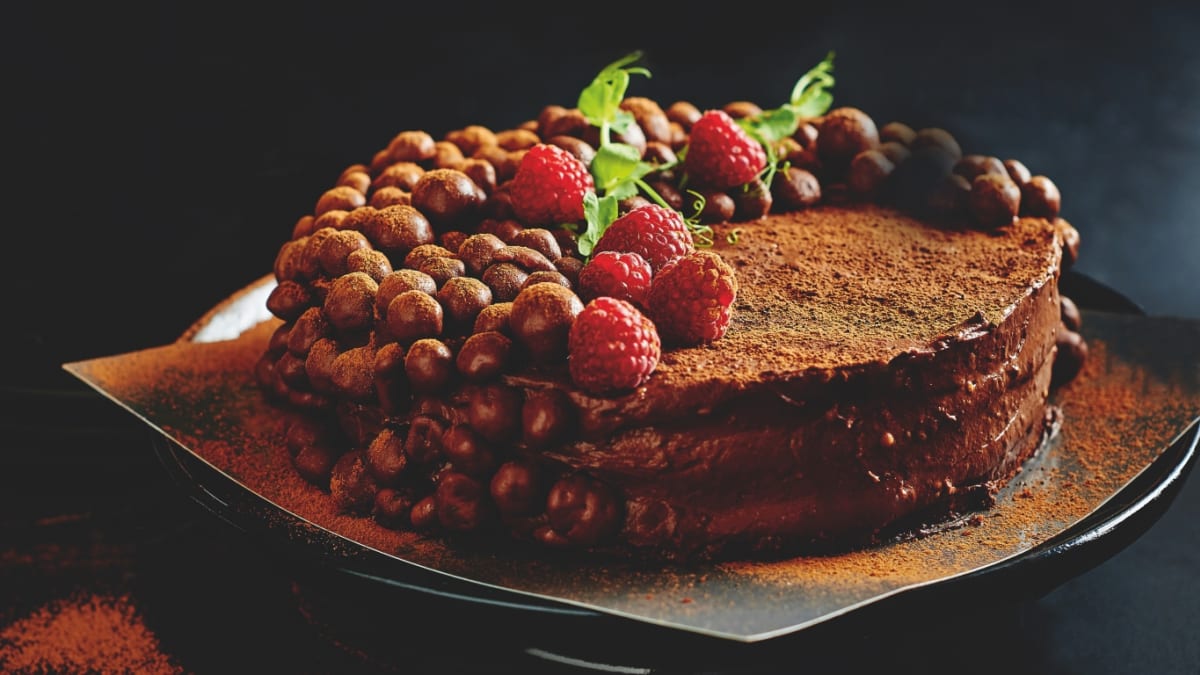 Šokolādes torte ar avenēm