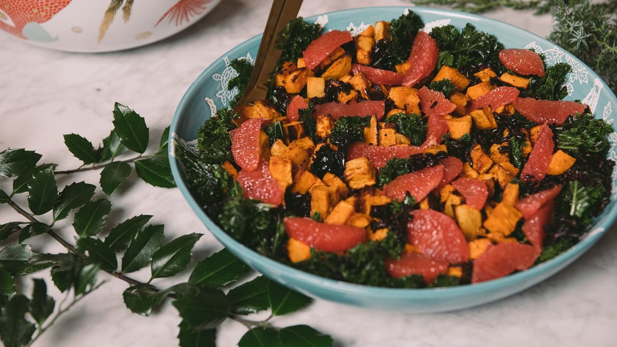 Musta riisi salat lehtkapsa, bataadi ja greibiga