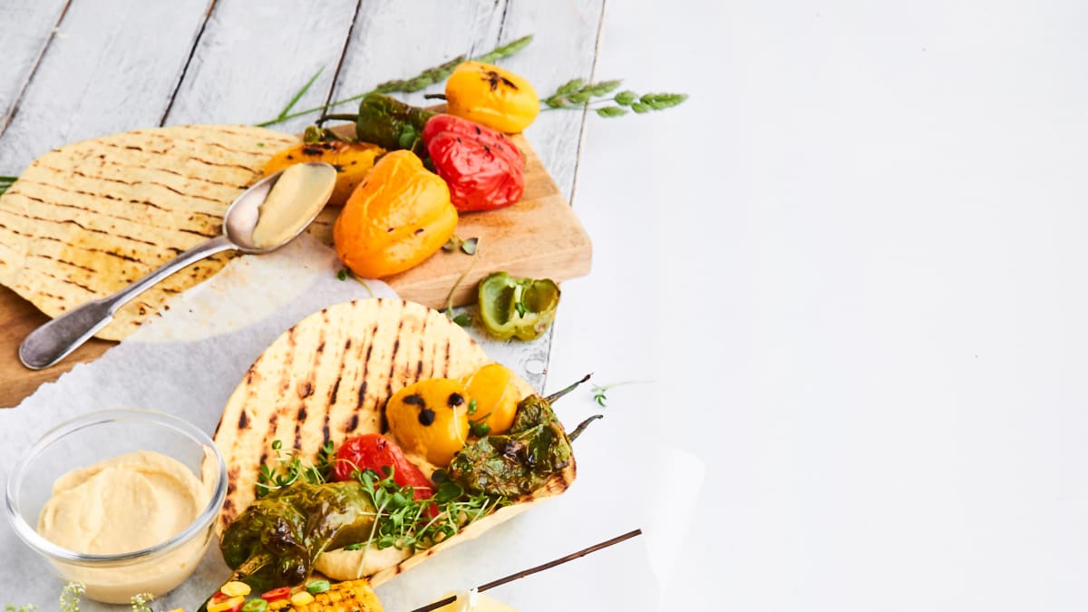 Uz grila restēm ceptas mini paprikas