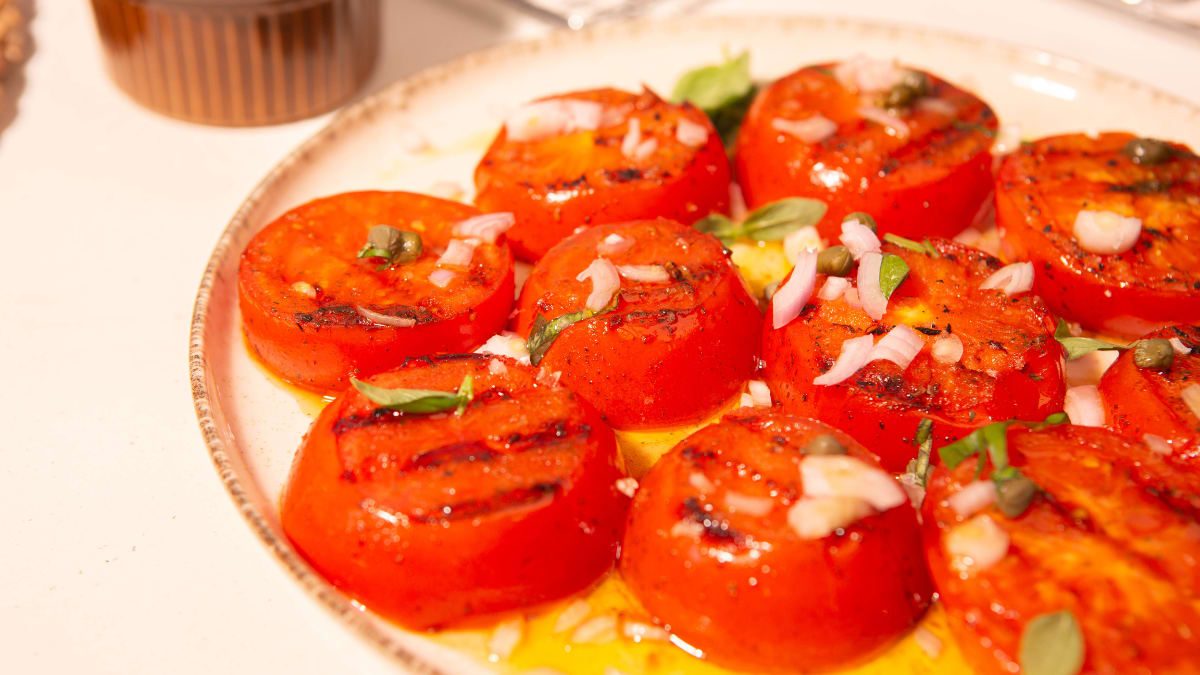 Grilēti tomāti ar ķiploku un medu
