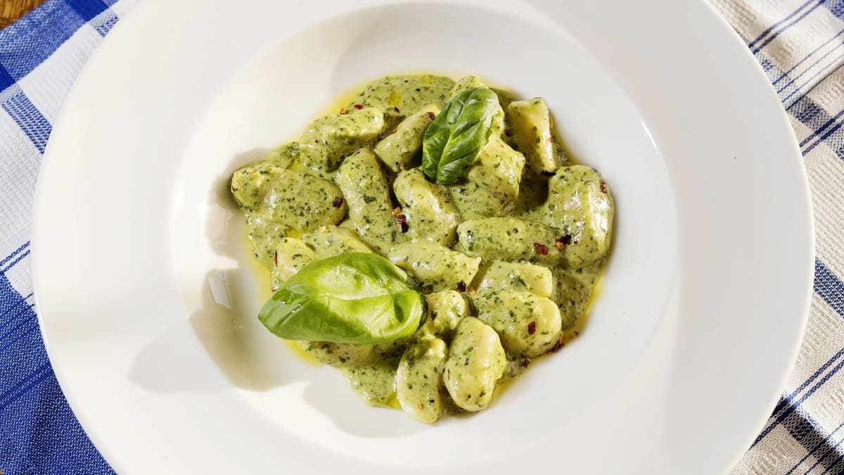 Kartuli-gnocchi lehtkapsapestoga