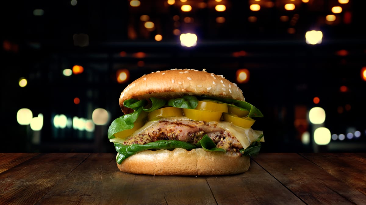 Burger mee-sinepi kanaga