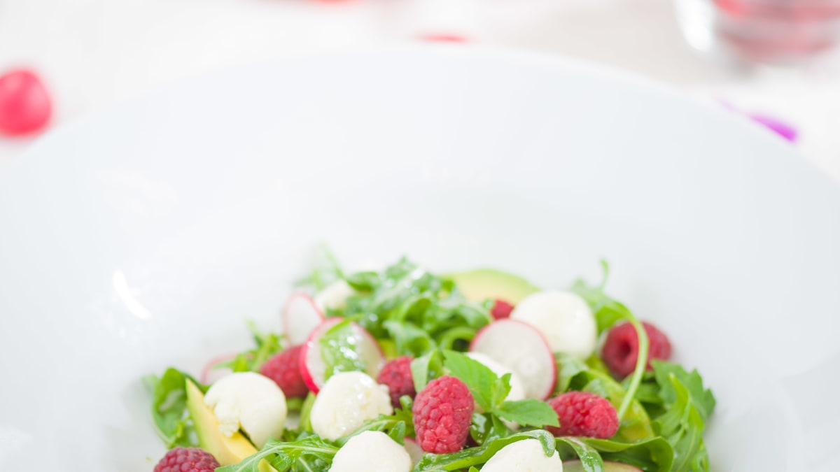 Kazas siera salāti ar avenēm