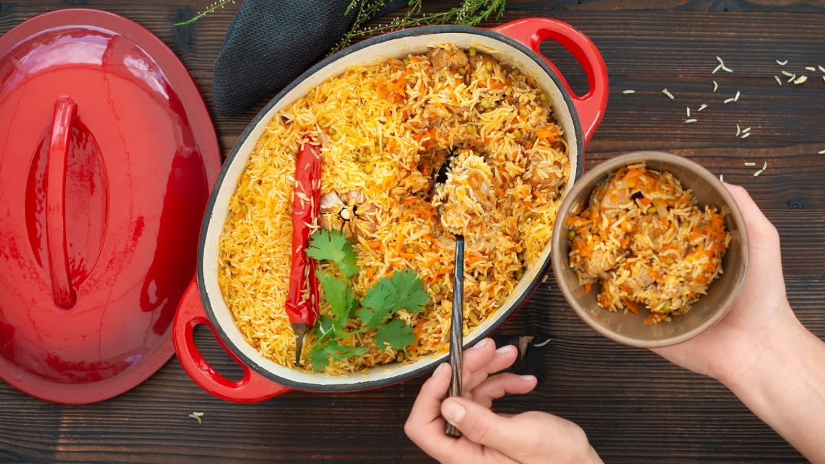 Plovas su kiauliena ir spindulinėmis pupuolėmis