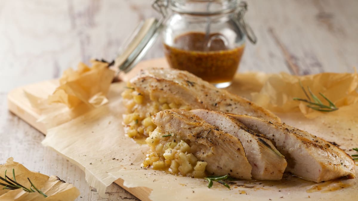 Obuoliais įdaryta vištienos krūtinėlė