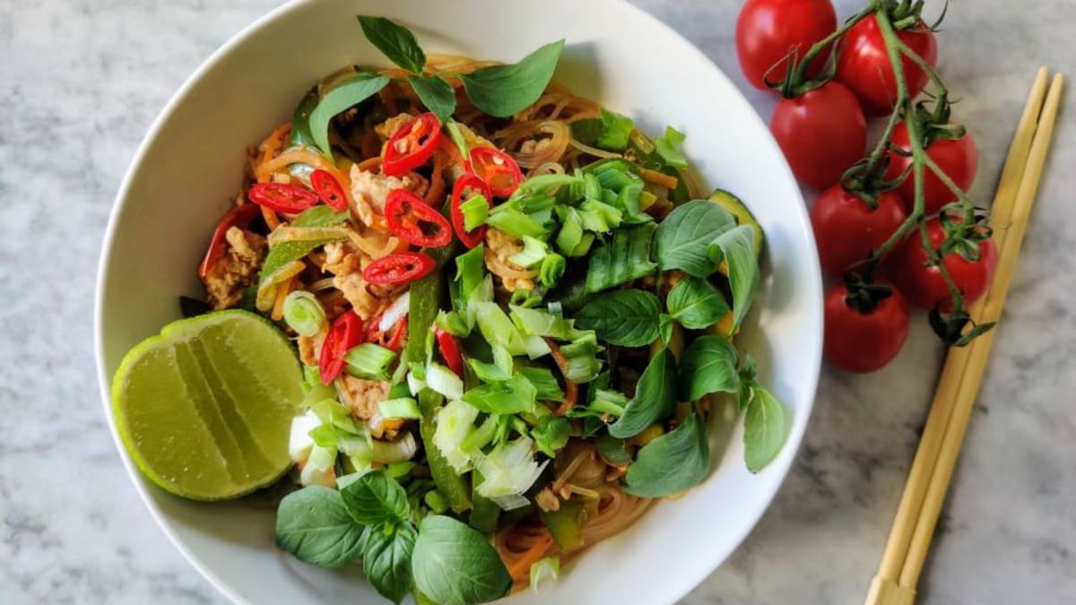 Gluteenivaba nuudliwok köögiviljade ja kanaga 