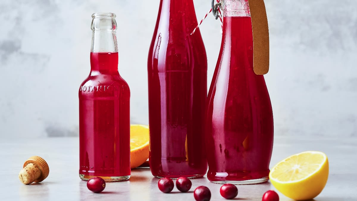 Apelsinų ir spanguolių sirupas su kadagių uogomis