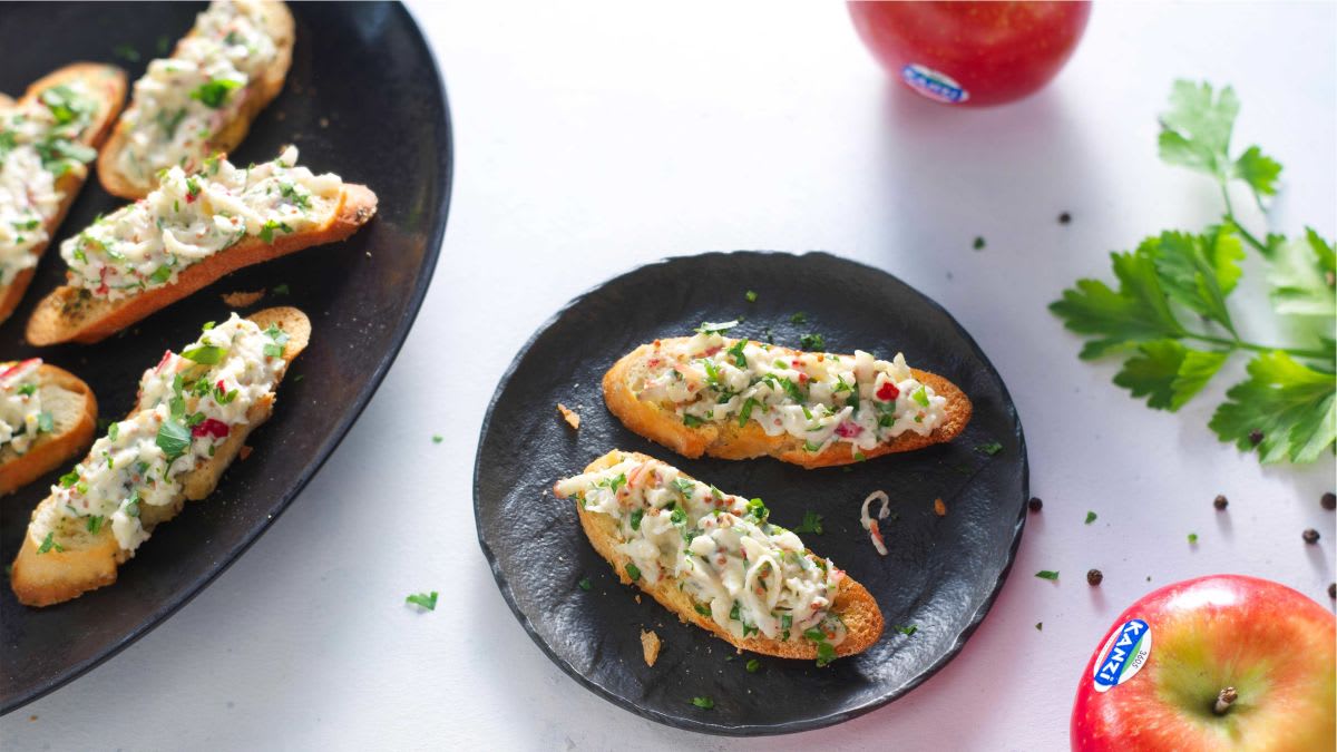 Bruschetta õuna- sellerisalatiga 