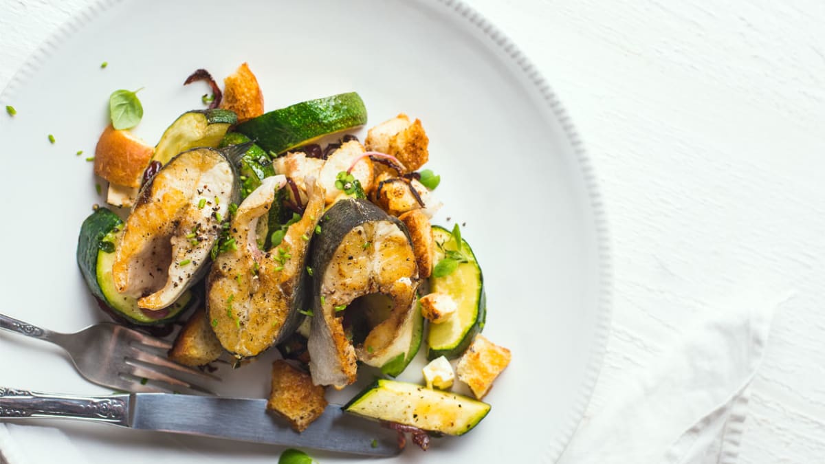 Vilkešeris su cukinijų ir fetos salotomis