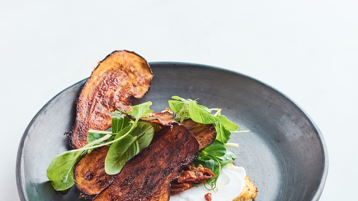 Ziedkāpostu maizītes ar kraukšķīgo baklažānu