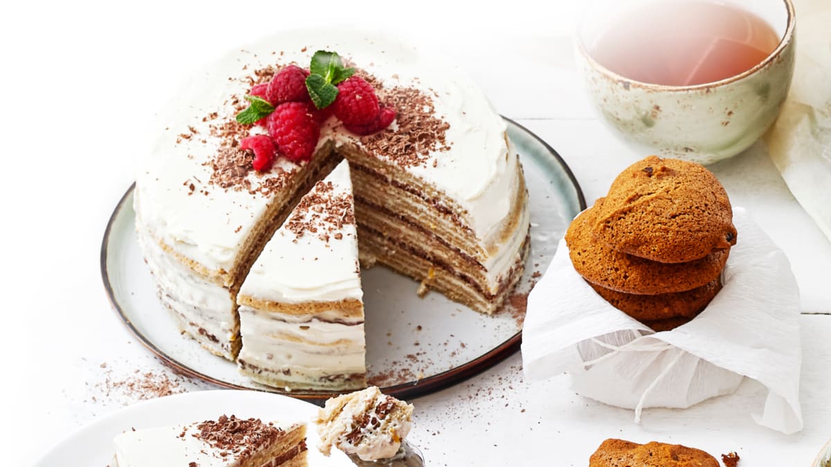 Avižinių blynų tortas su jogurtu