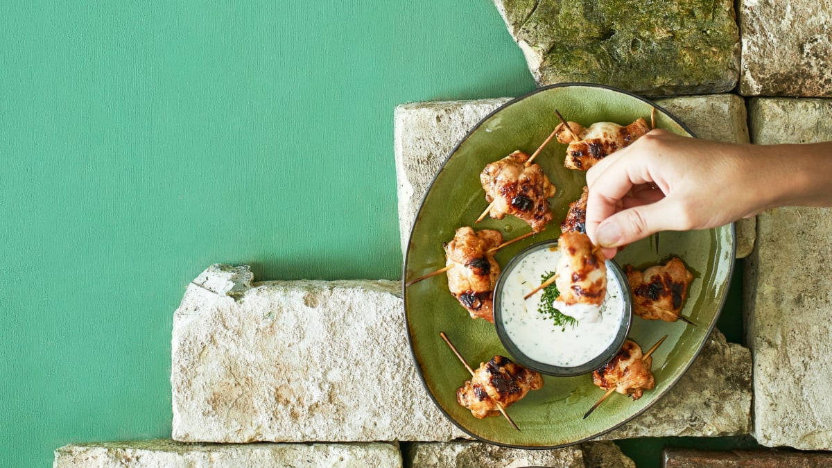 Įdaryti vištienos sparnelių peteliai su medaus glaistu