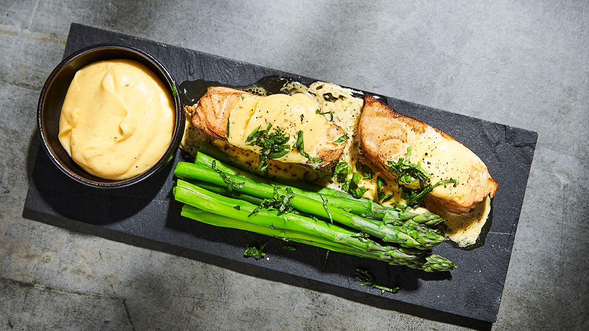 Lašiša su smidrais ir olandišku padažu (Hollandaise)