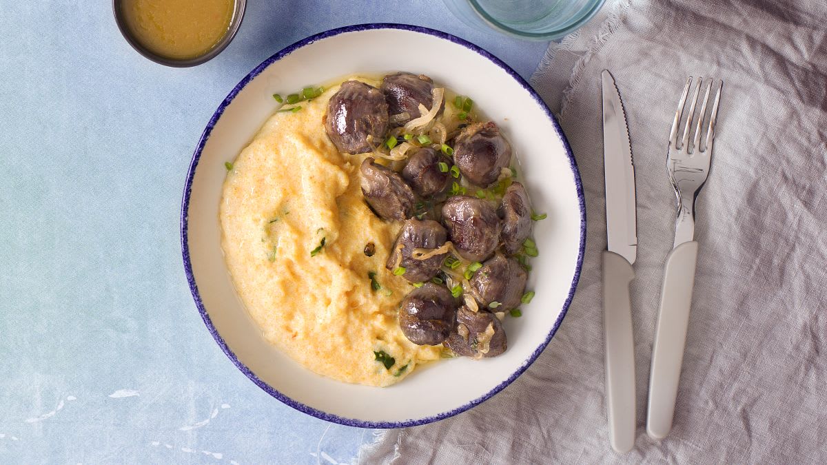 Troškinti ančiukų skrandukai su polenta