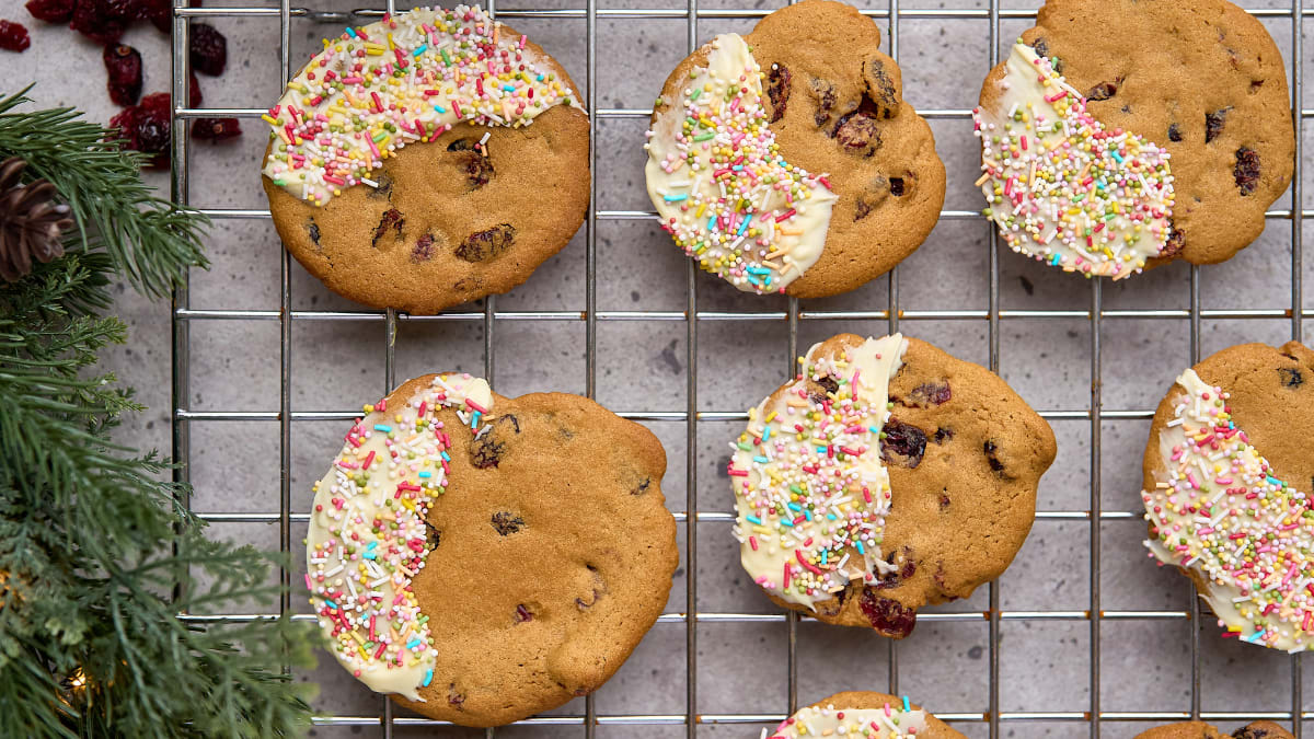 Dzērveņu cepumi ar apelsīnu un balto šokolādi