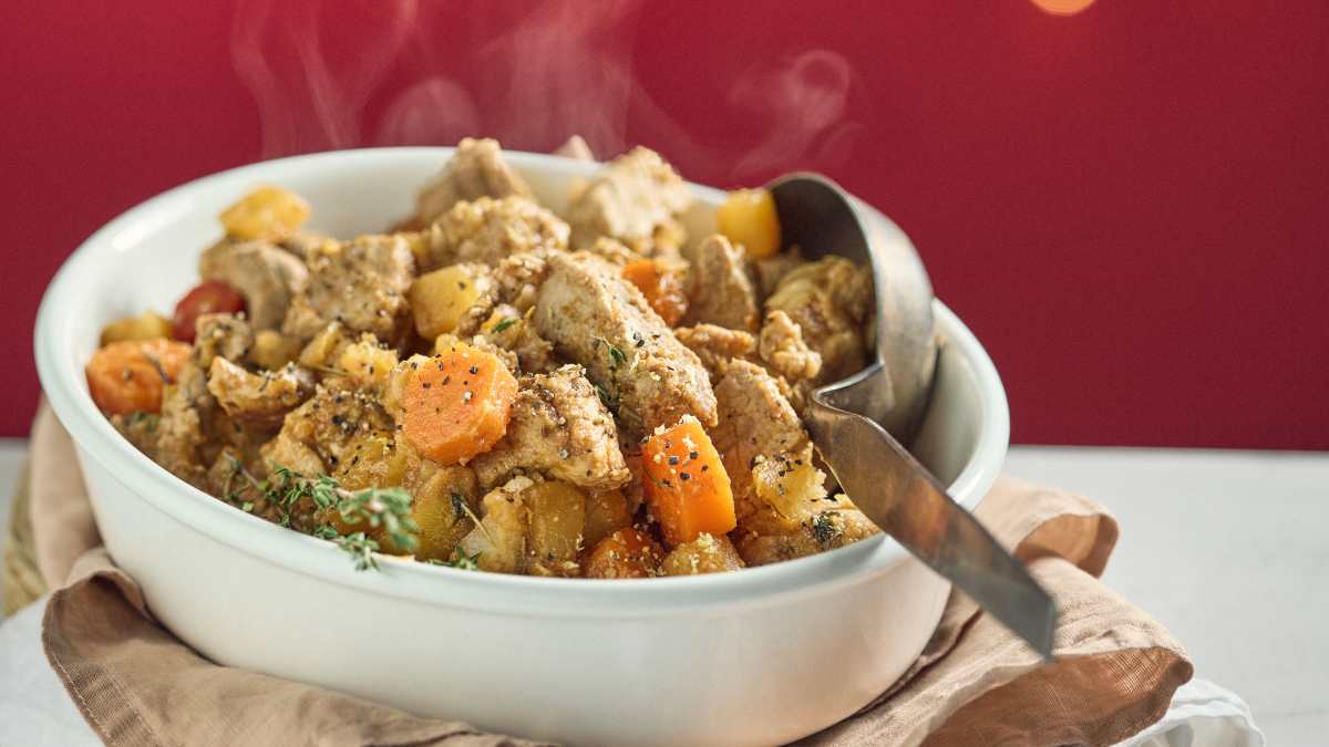 Cūkgaļas un sakņu sautējums