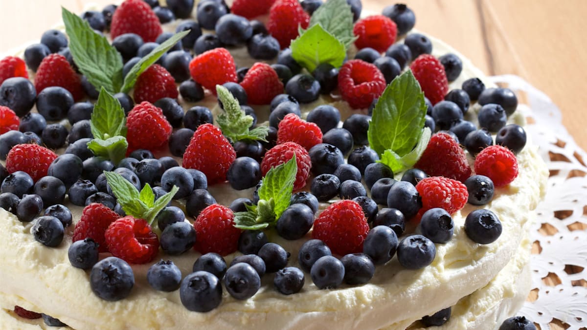 Morenginis tortas su uogomis