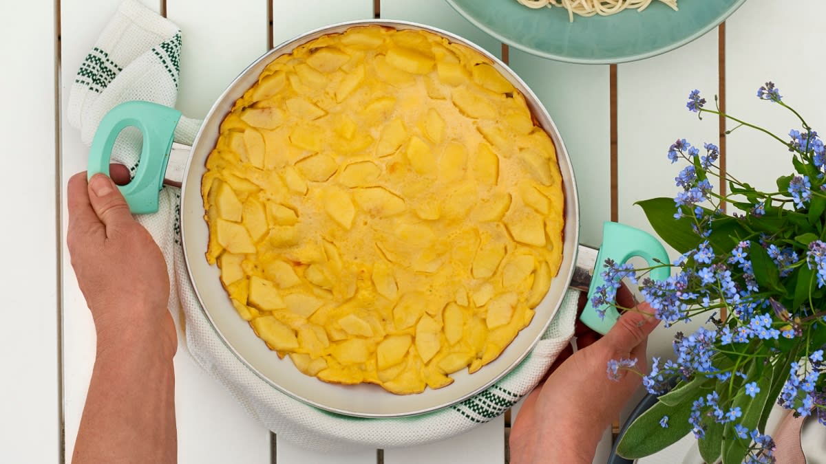 Omletas su obuoliais