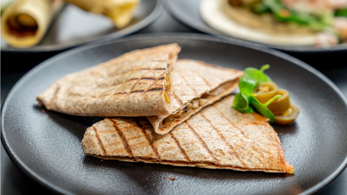 Seene-juustutäidisega quesadilla