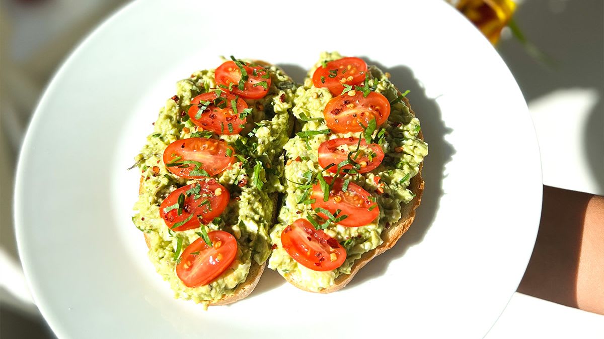 Võikud avokaado-muna määrdega 