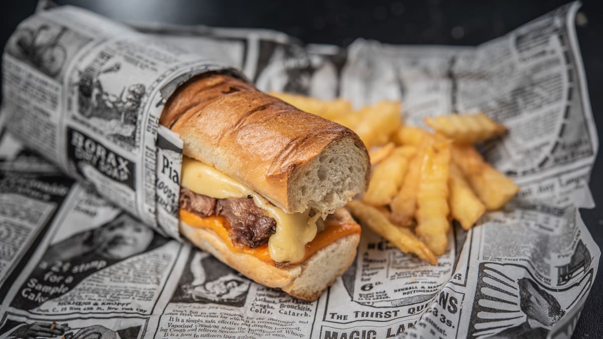 Dubultā siera & šķiņķa sendvičs