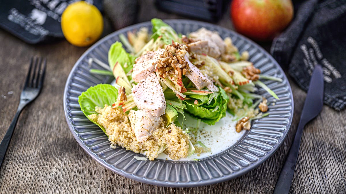 Vistas salāti ar kvinoju un jogurta mērci