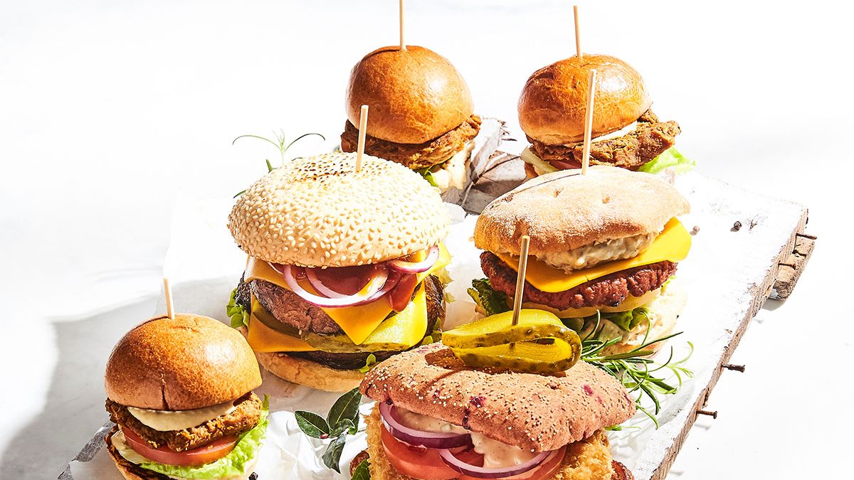 Vegānais burgers ar Cēzara mērci