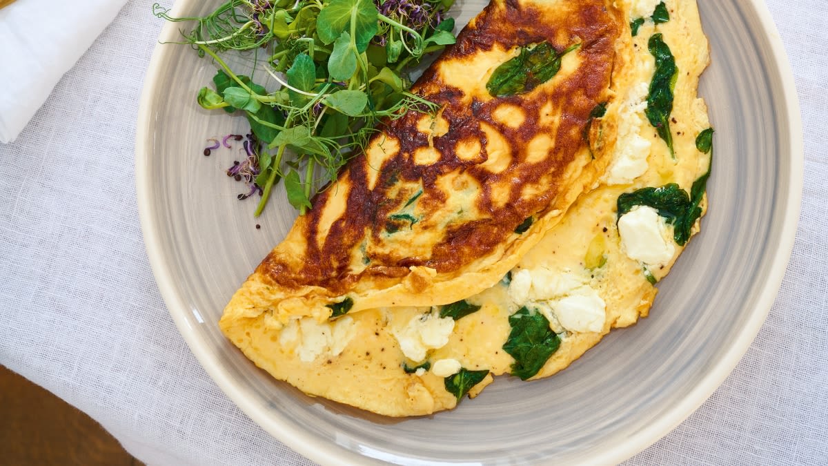Omletas su ožkos sūriu ir špinatais