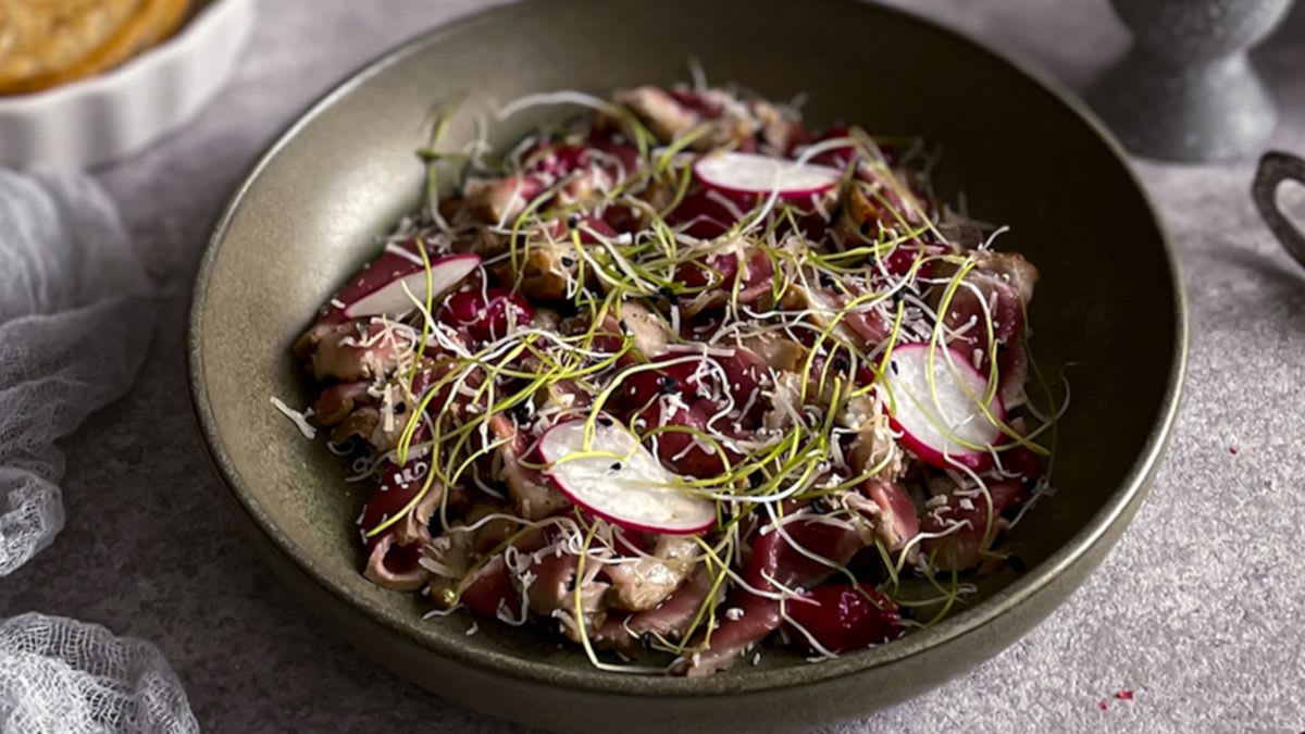 Pardifilee pohlasinepi, laabijuustu ja sinepivõrsetega