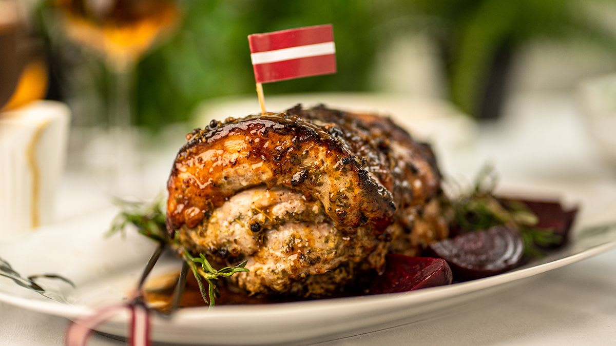 Svētku cepetis rozmarīna un medus marinādē