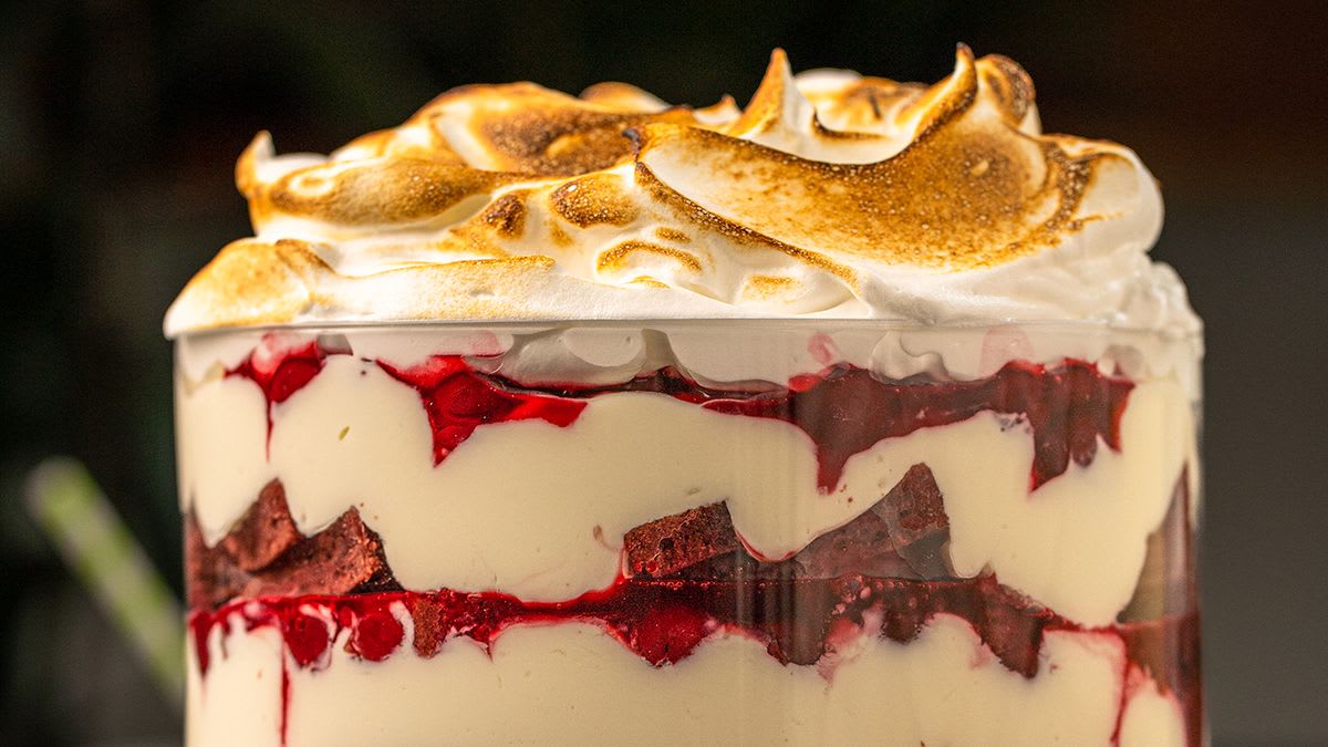 Kārtainā biezpiena un ķiršu kūka