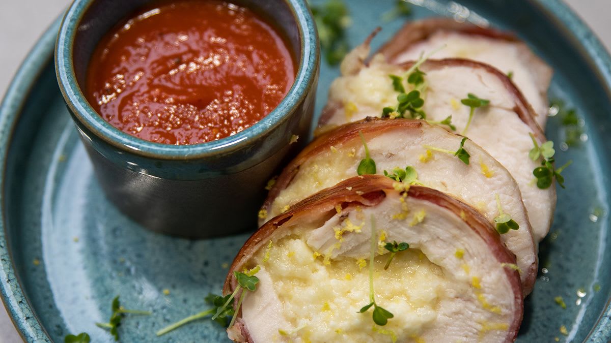 Švarcvaldes vista ķiršu tomātu mērcē