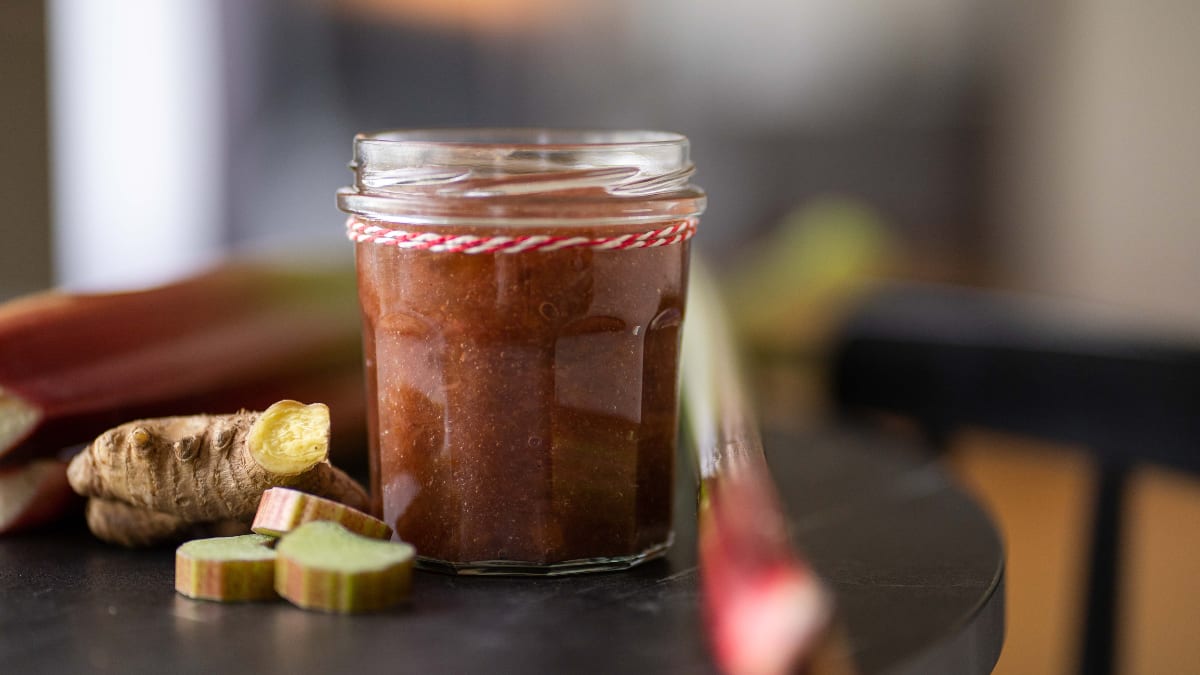 Rabarberu un ingvera ievārījums