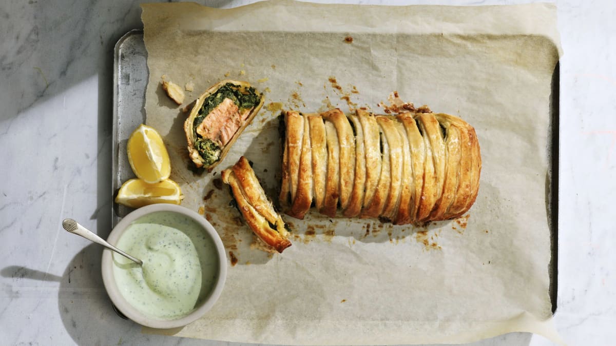 Lašiša, kepta sluoksniuotoje tešloje