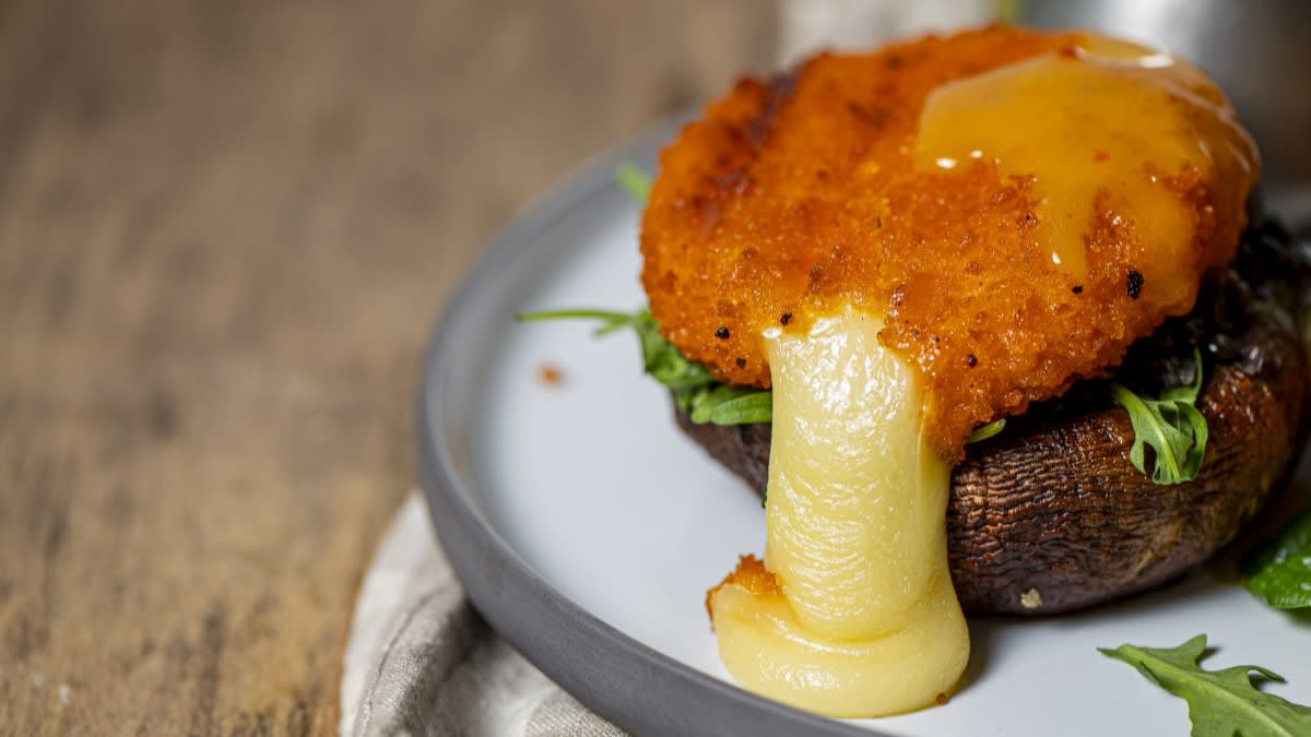 Portobello sēne ar grilētu kamambēru