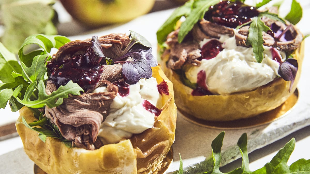 Cepts ābols ar rostbifu