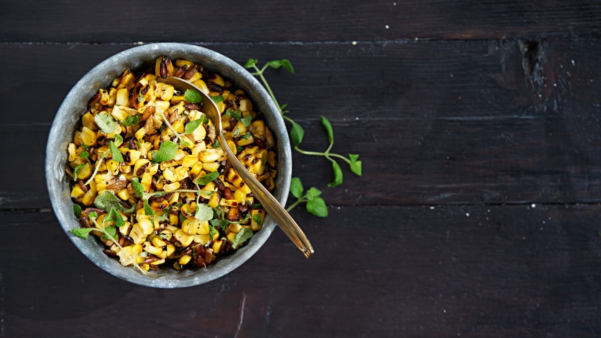 Kepti kukurūzai su saulėgrąžų sėklomis