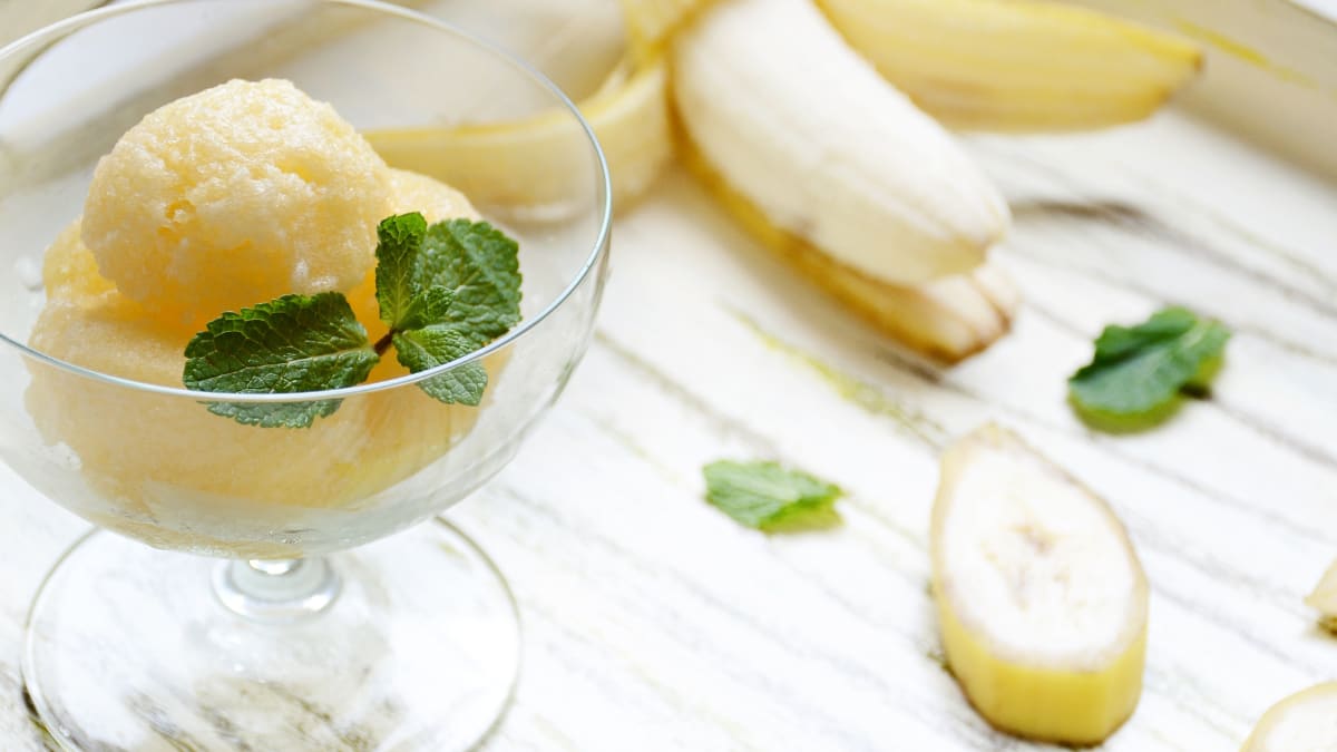 Veselīgais vīnogu un banānu saldējums