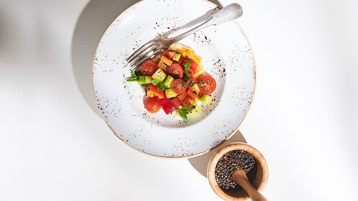 Grilēts siers ar salātiem