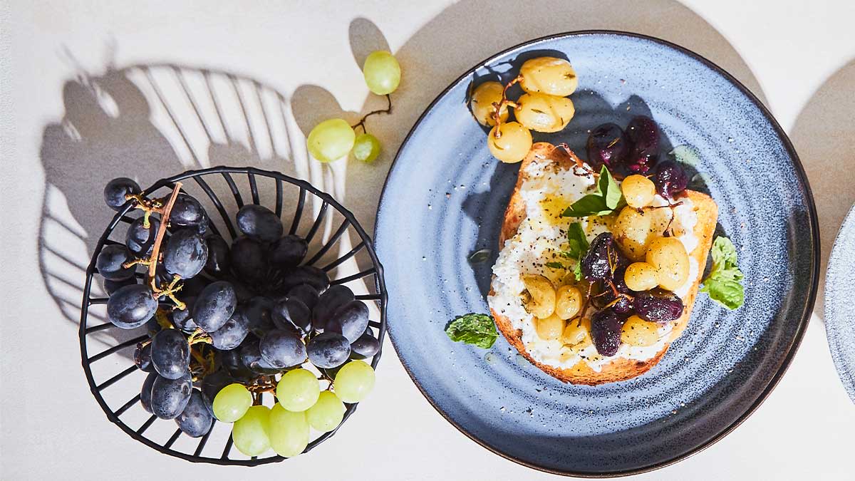 Ceptu vīnogu un rikotas tosts