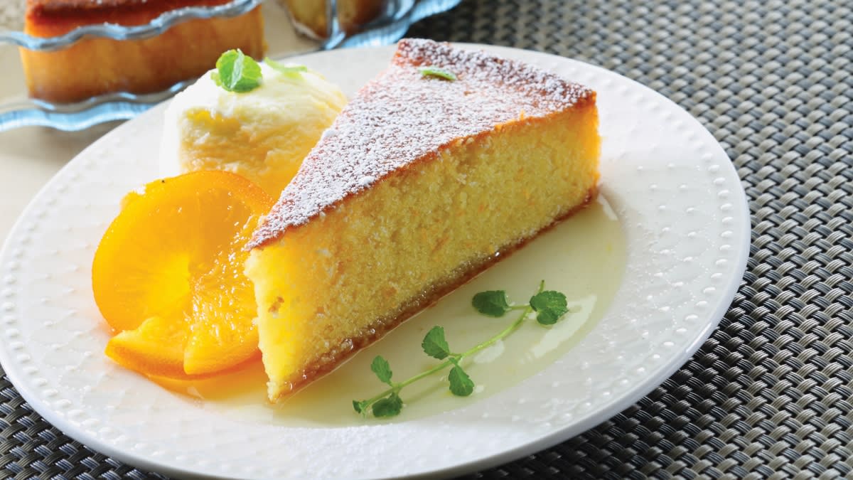 Apelsinų sirupo pyragas su apelsinais