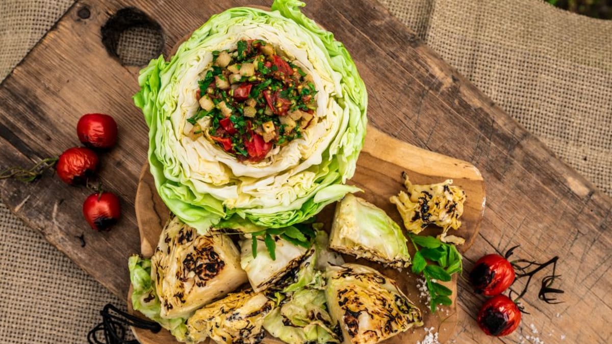 Grillitud kapsas ja tomati-rabarberi chutney 