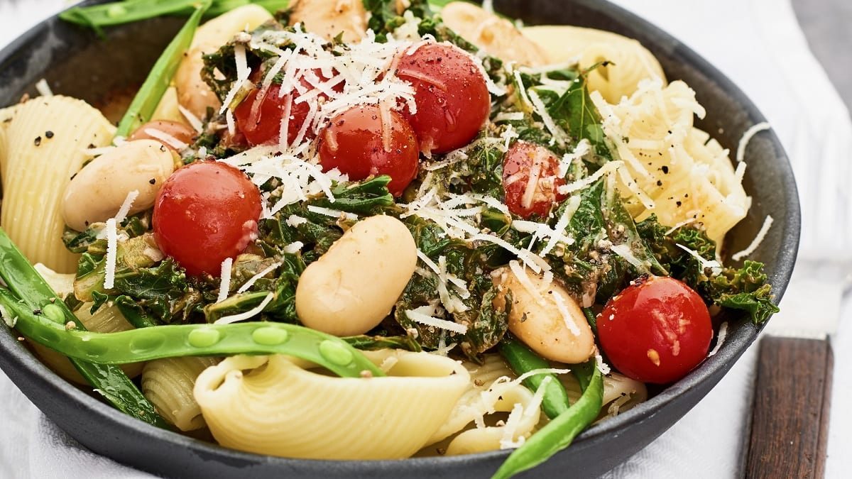 Lehtkapsapasta valge veini ja pecorino-juustuga