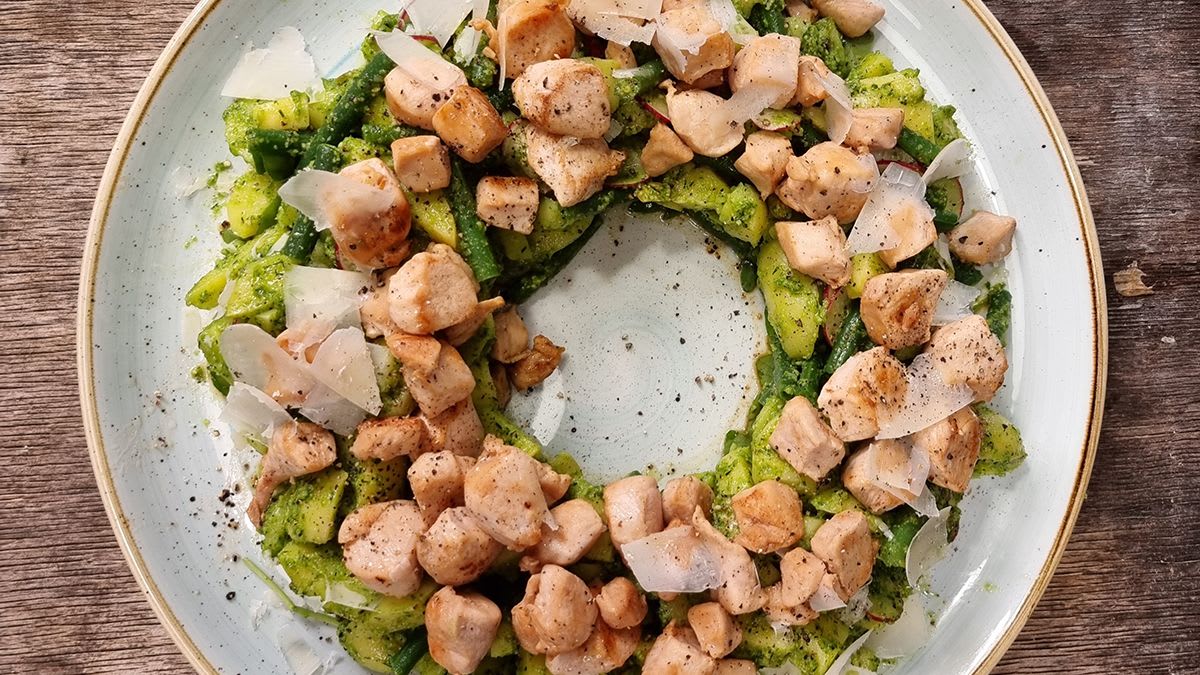 Kartupeļu salāti ar pesto un truša fileju